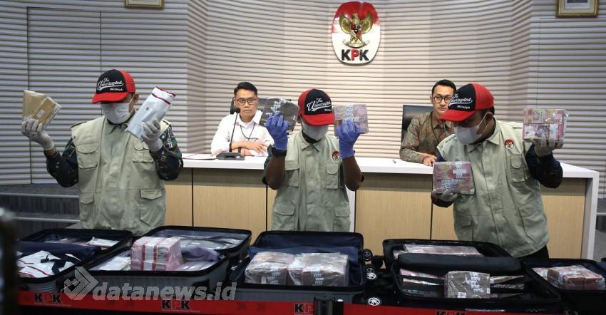 KPK Tahan Tersangka Perkara Importasi Barang di Direktorat Jenderal Bea dan Cukai