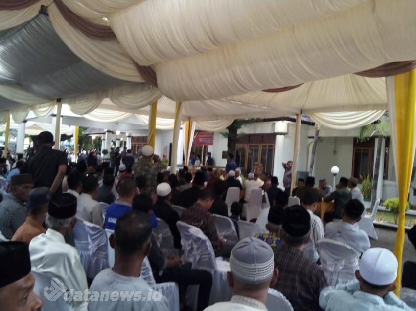 Pemkab Pidie Buka Bersama dan Santuni Yatim