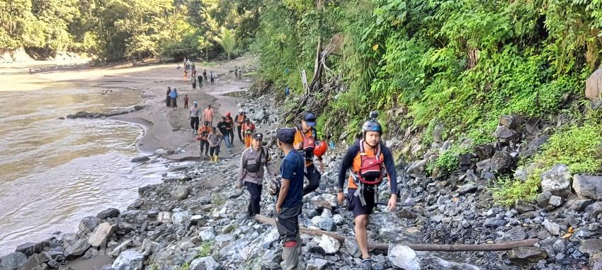 Terseret Arus Sungai Mane Pidie, Tiga Pria Hanyut