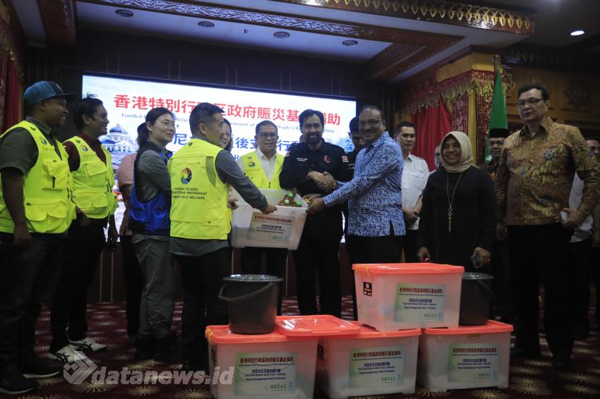 Relawan Malaysia dan Tiongkok Salur Bantuan Bencana Aceh, Mualem Terima Langsung di Meuligoe Gubernur