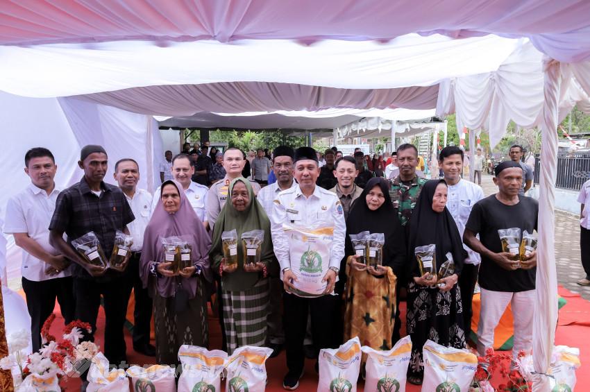 Pemkab Pijay Bersama Bulog Sigli Salur Bantuan Pangan