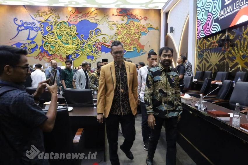 Mualem Pantau Langsung RDP Revisi UUPA di Banleg DPR-RI