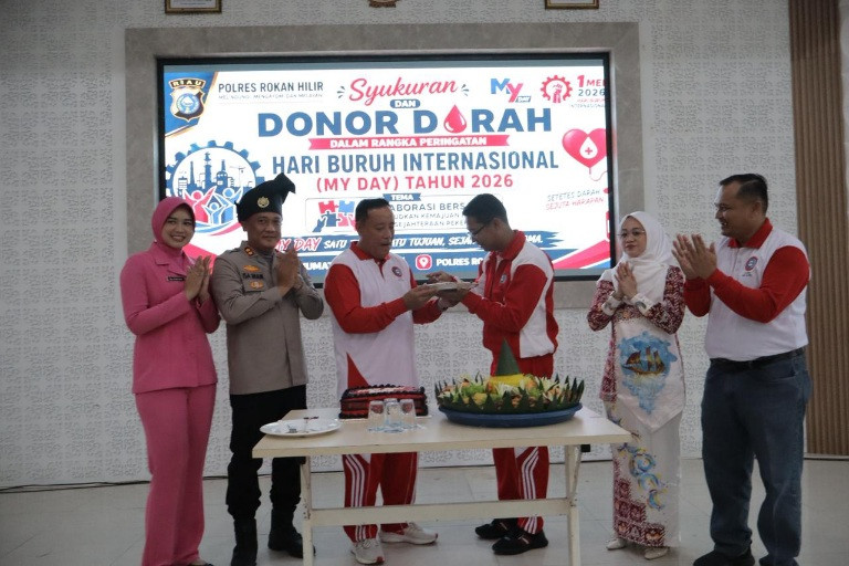 Peringati May Day, Ratusan Buruh Ikut Donor Darah hingga Syukuran di Polres Rohil