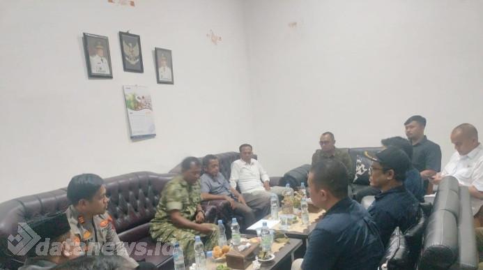 Cegah Potensi Konflik Lahan, Kapolsek AKP Gian Fasilitasi Pertemuan Bersama Forkopimcam dan Petani di Kantor Camat Balai Jaya