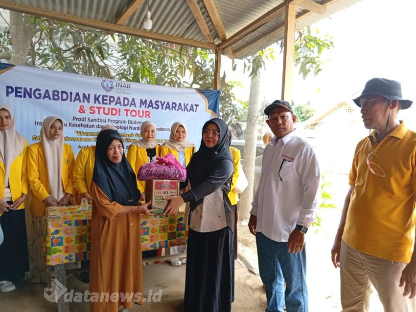 Mahasiswa INAR Pidie Salurkan Bansos untuk Korban Banjir di Aceh Tamiang