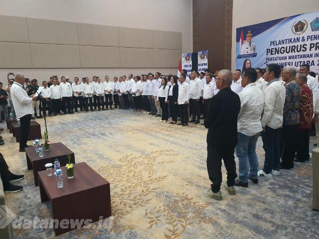 Ketum Akhmad Munir Lantik dan Dikukuh Pengurus PWI Provinsi Sulut Periode 2026-2031