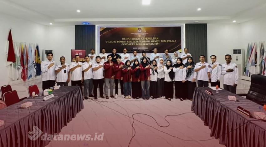 KIP Pidie Gelar Bedah Buku Filsafat Pemilu, Dorong Demokrasi Berkualitas