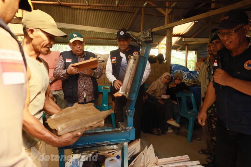 Sekda Pijay Hadiri Pelatihan Pembuatan Genteng di Kecamatan Ulim