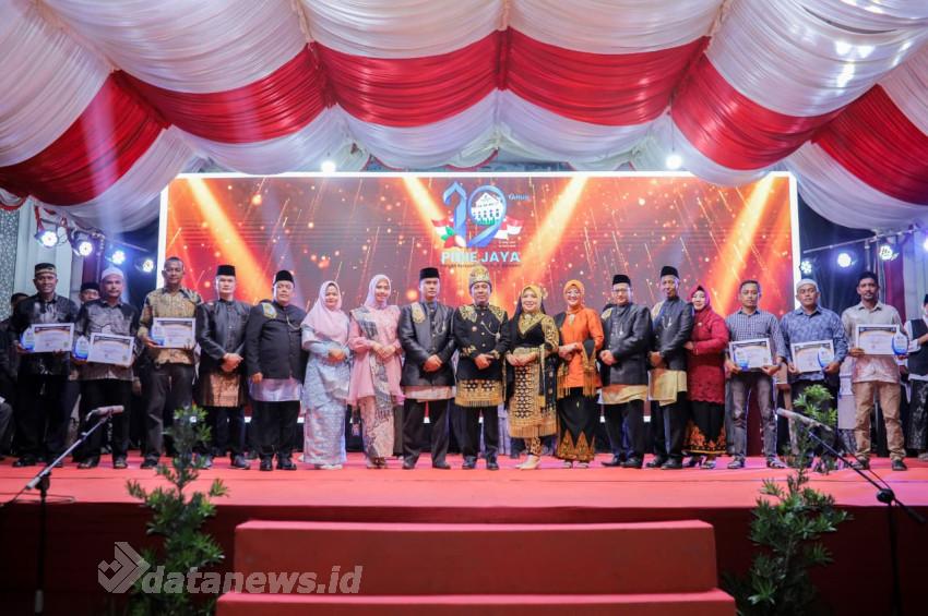 Malam Puncak HUT ke-19 Pidie Jaya, Tokoh Pemekaran dan Pembangunan Terima Penghargaan