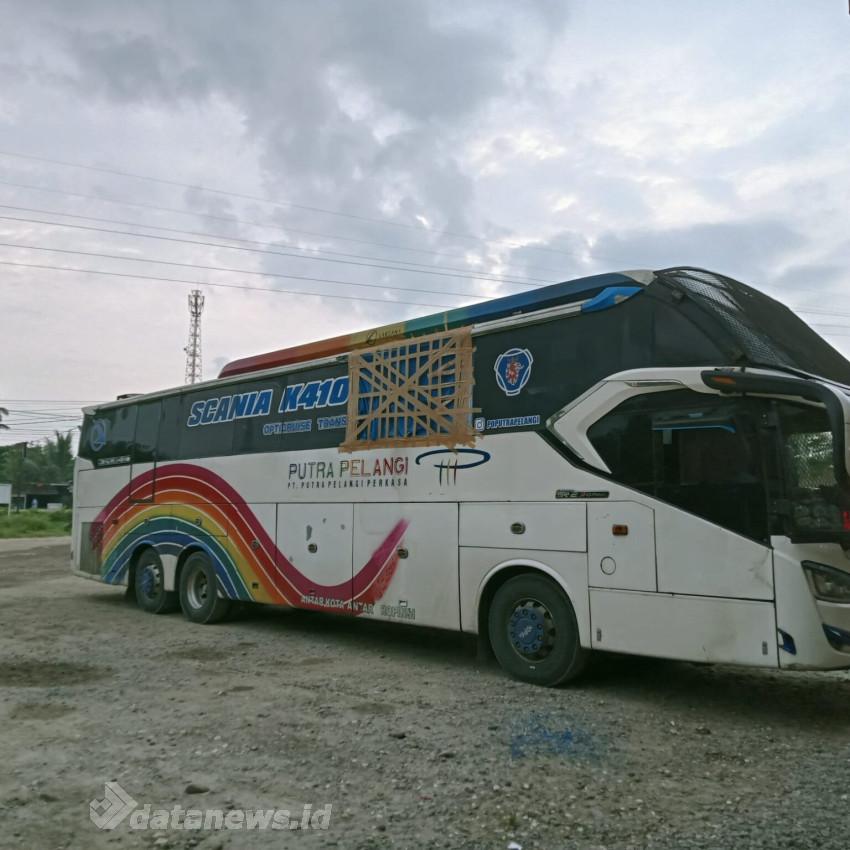 Bus Asal Aceh Dilempari Batu di Labura, Penumpang Perempuan dan Balita Nyaris Jadi Korban