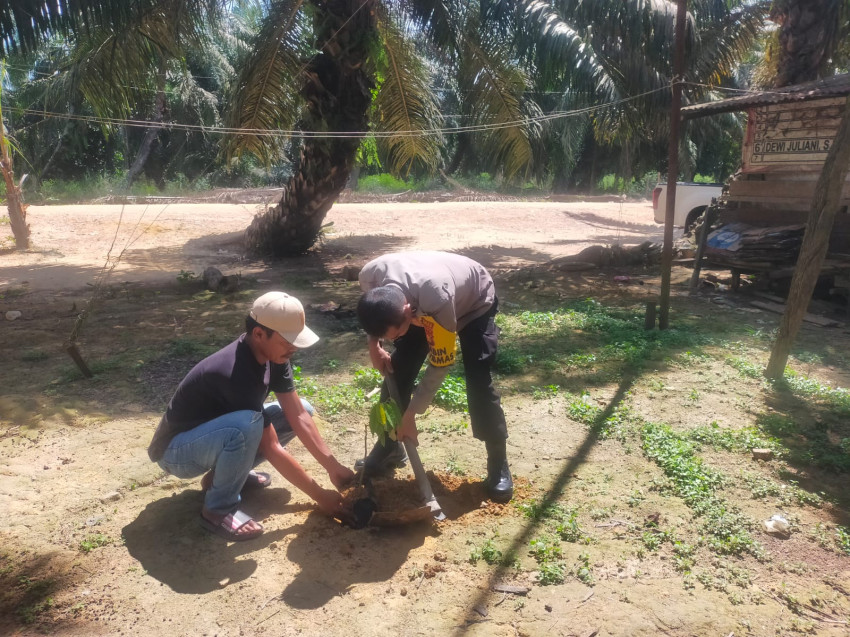 Polsek Bagan Sinembah Gencarkan Green Policing, Edukasi dan Penanaman Pohon Wujud Nyata Kepedulian Lingkungan