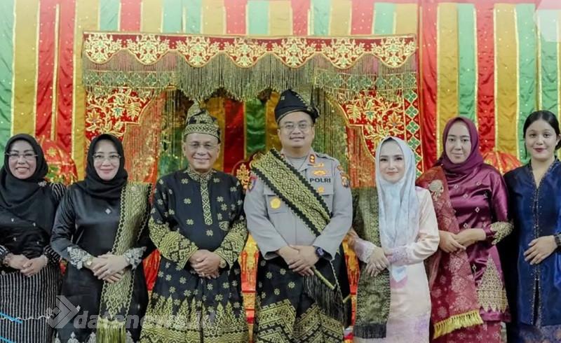 Bupati Bistamam Sambut Kapolres Rohil dengan Prosesi Adat Melayu, Resmi Jadi Anak Kemanakan LAMR