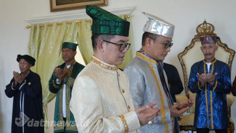 Berperan Besar dalam Manajemen ASN, Kepala BKN RI Dianugerahi Gelar Kehormatan Adat dari Kesultanan Ternate