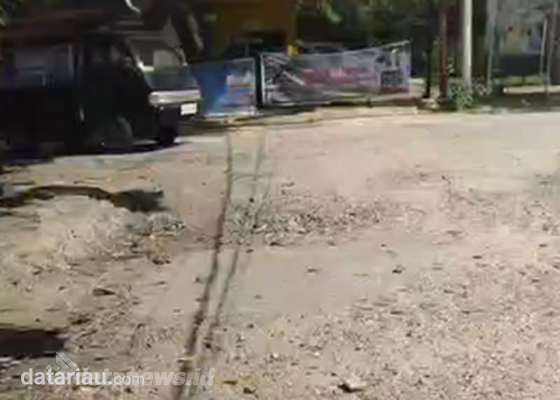 Warga Rumbai Barat Mengadu Jalan Menuju Sekolah Rusak, Zulkardi Minta PUPR Bergerak Cepat