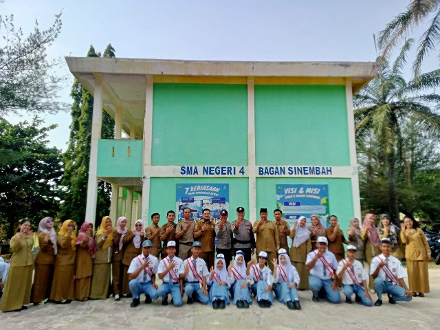 Polsek Bagan Sinembah Jadi Pembina Upacara di SMA Negeri 4 Dusun Bakti, Tanamkan Disiplin dan Bahaya Narkoba Sejak Dini